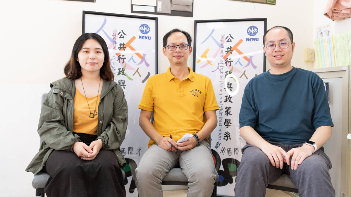 李欣玫（左）、陳文學（中）、 洪皓銘（右）