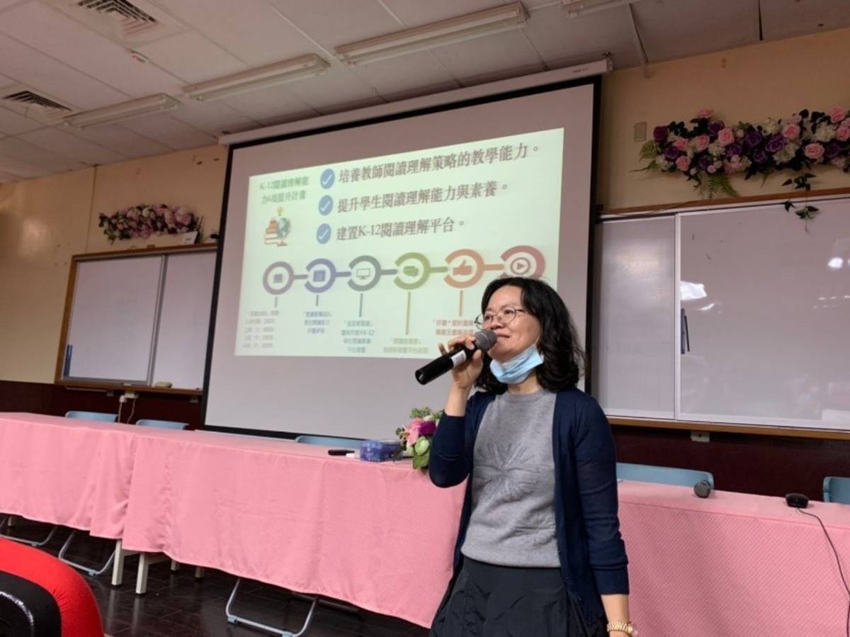 張美惠擔任溪北場閱讀素養種子教師研習講師。（拍攝時間1100324）(教育部提供)