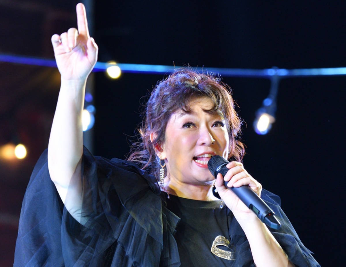 歌手趙詠華演唱經典名曲「最浪漫的事」，勾起大家心中最甜蜜的回憶。