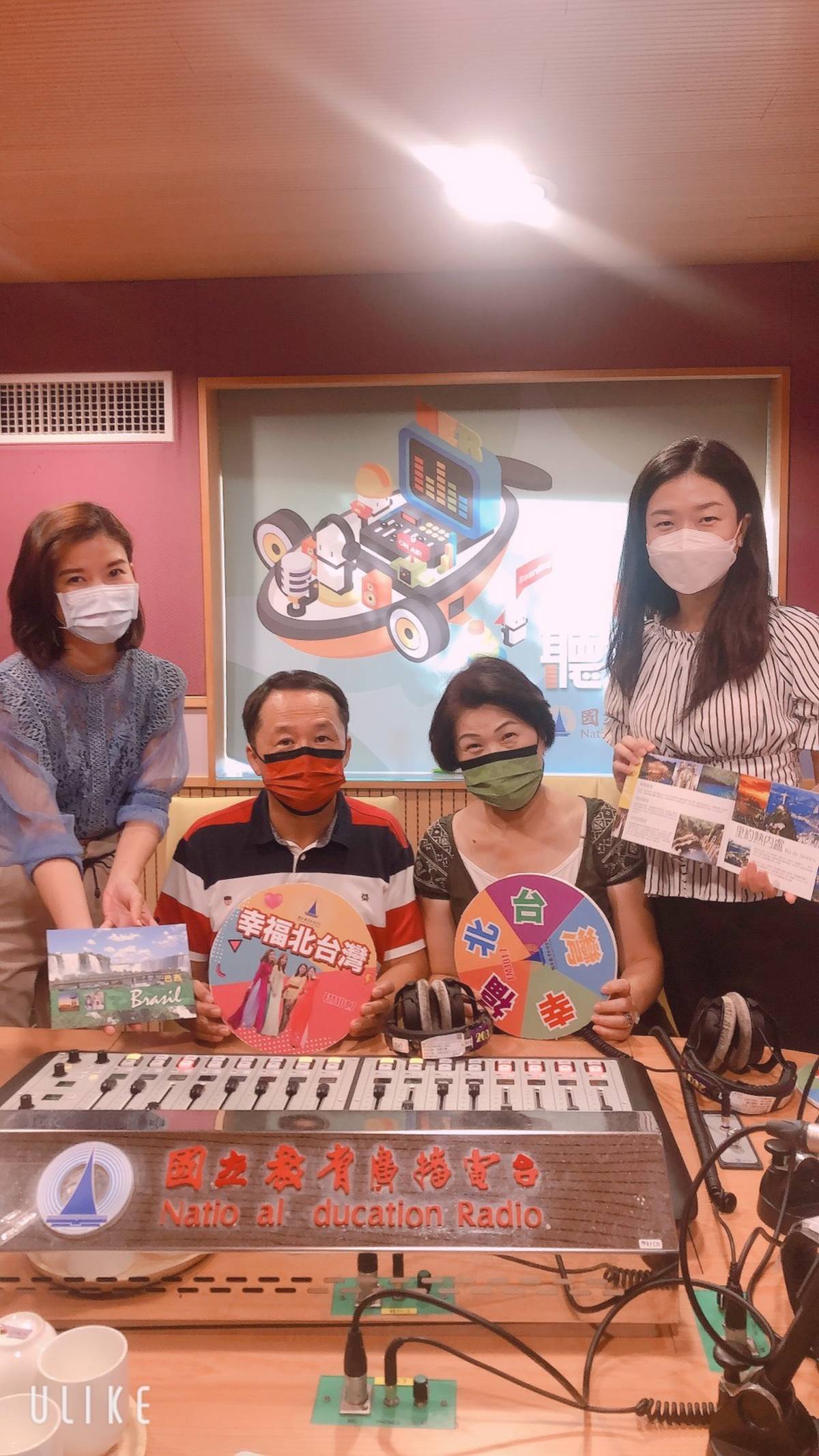 秋香， Wei P 老師，Christ姐與小英