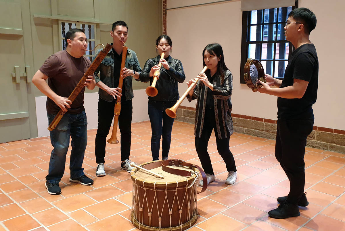 巴洛克室內樂團「微光古樂集」帶大家認識文藝復興時期的樂器與樂曲，感受巴洛克舞樂交融的盛況