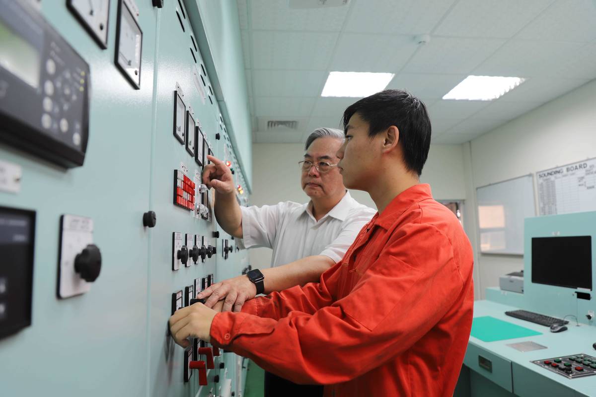 兪克維認為，每一位專業經理人都必須從基礎船員做起