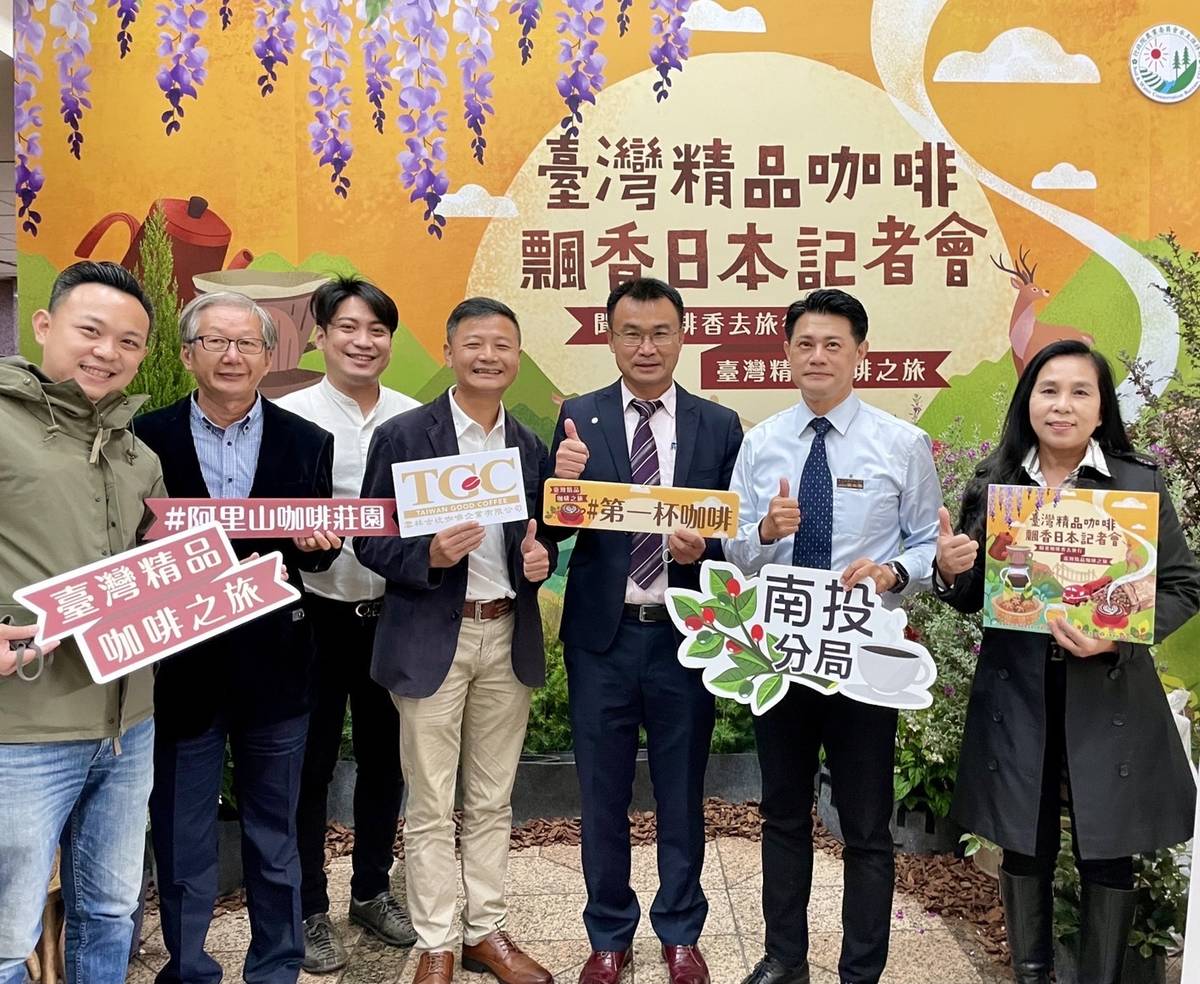 農委會主委帶領臺灣13家精品咖啡業者以多元方式行銷日本。(農委會提供)