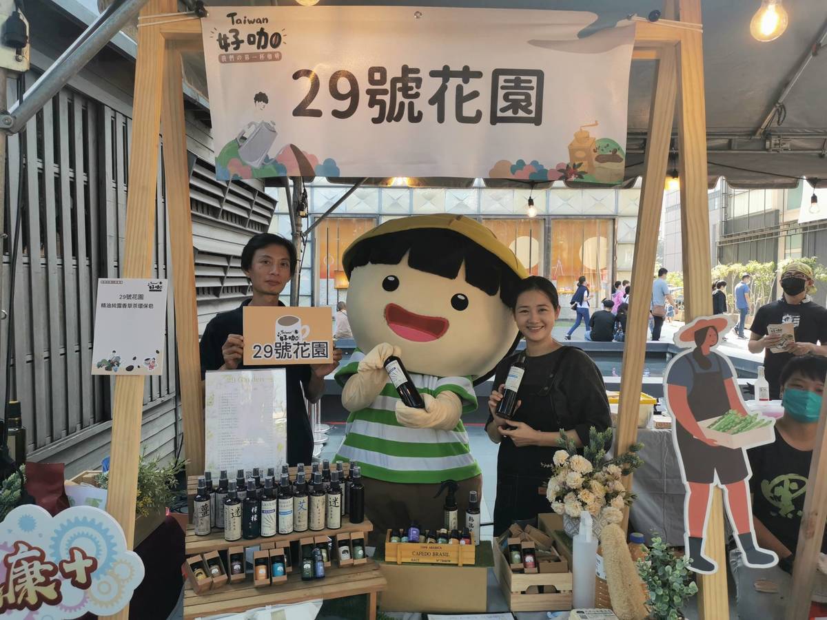 「29號花園」純露精油，天然無添加受到許多消費者歡迎。(水保局提供)