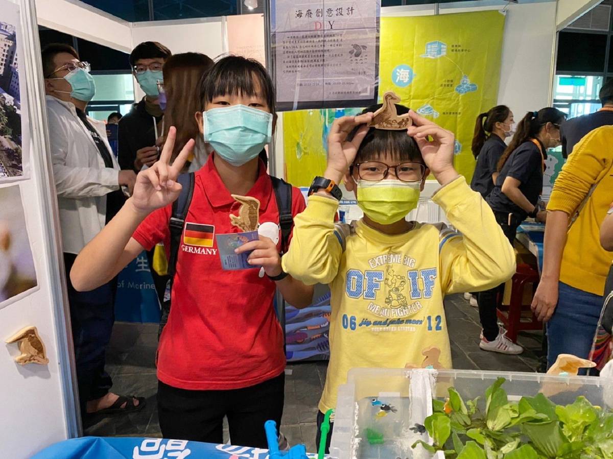 臺東縣環保局特別設計人工濕地鳥類造型磁鐵，廣受大小朋友喜愛。


