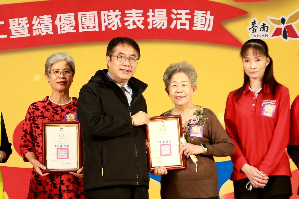 市長親自頒獎給105位來自不同領域服務志工