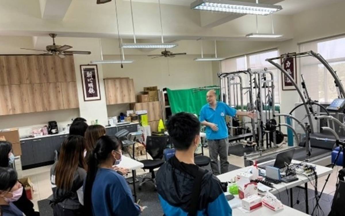 臺東家扶中心成功服務處辦理青少年生涯規劃團體，帶領學子到高雄參訪大學院校系所。