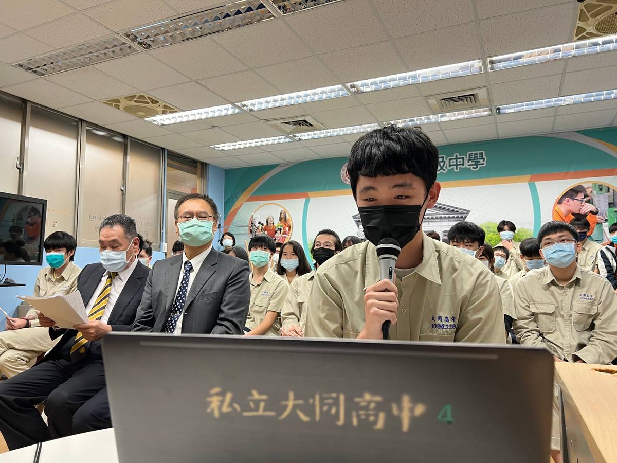 臺北市私立大同高中以英文向日本鹿兒島東高校師生分享臺灣特色文化