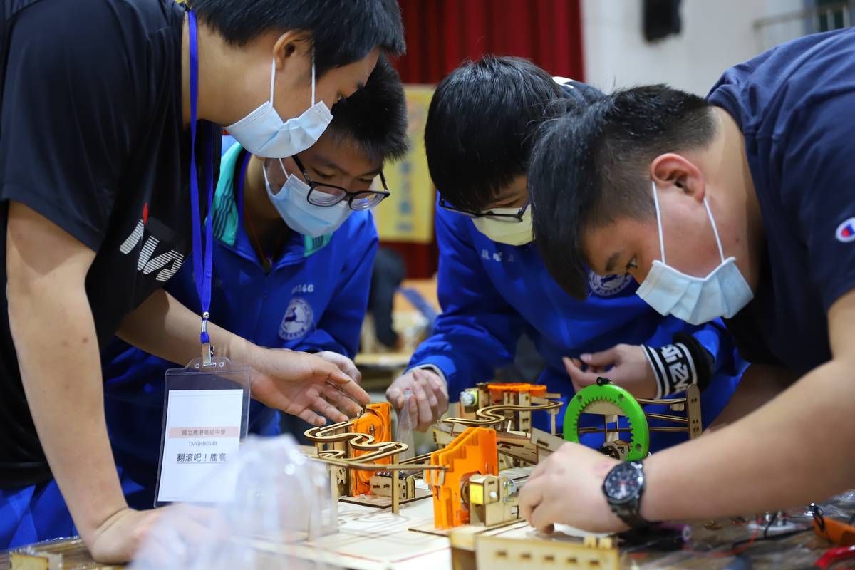 彰化縣鹿港高中「翻滾吧!鹿高」作品組裝