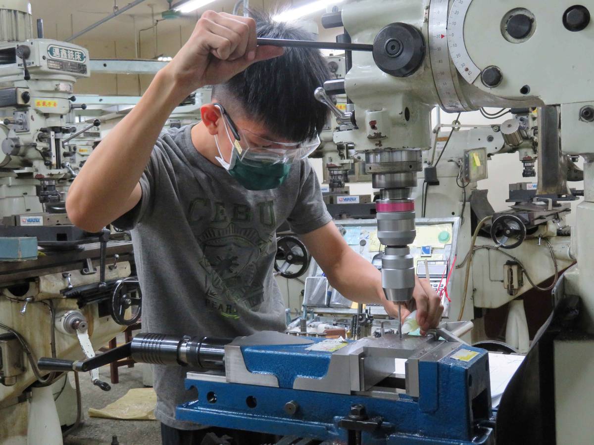 新北高工黃建宏榮獲模具職類金手獎第一名