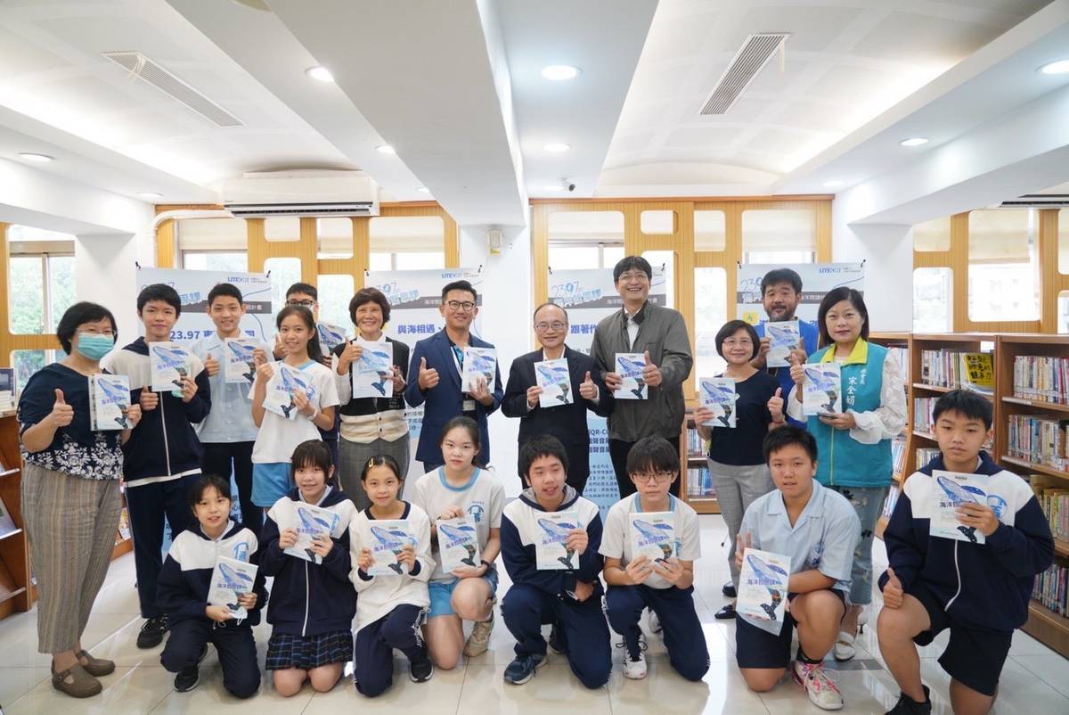 培育國中學生海洋核心素養，《 23.97的海洋哲思課》海洋閱讀校園巡迴展於介壽國中展出
