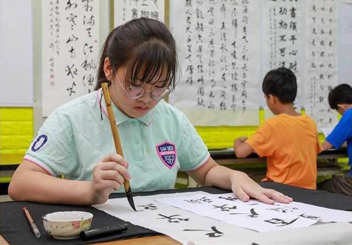 周沛辰同學參加書法比賽神情