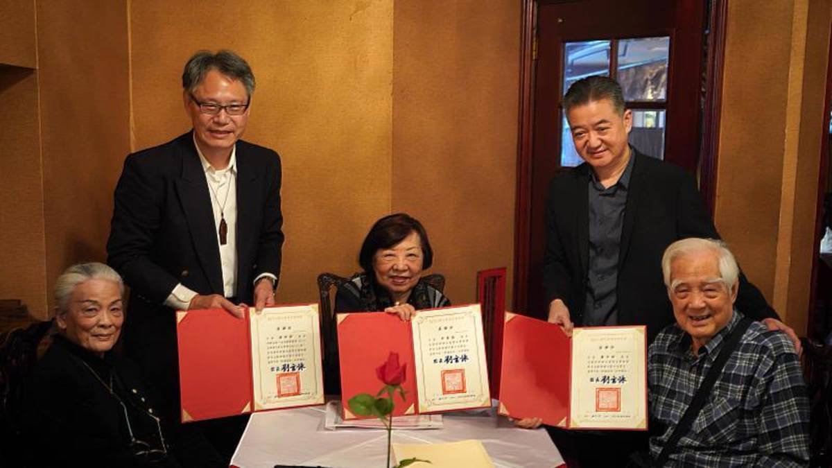 省交時期的團員（坐者左起）陳明律、席慕德、廖年賦錄製口述歷史（圖片來源：國臺交）