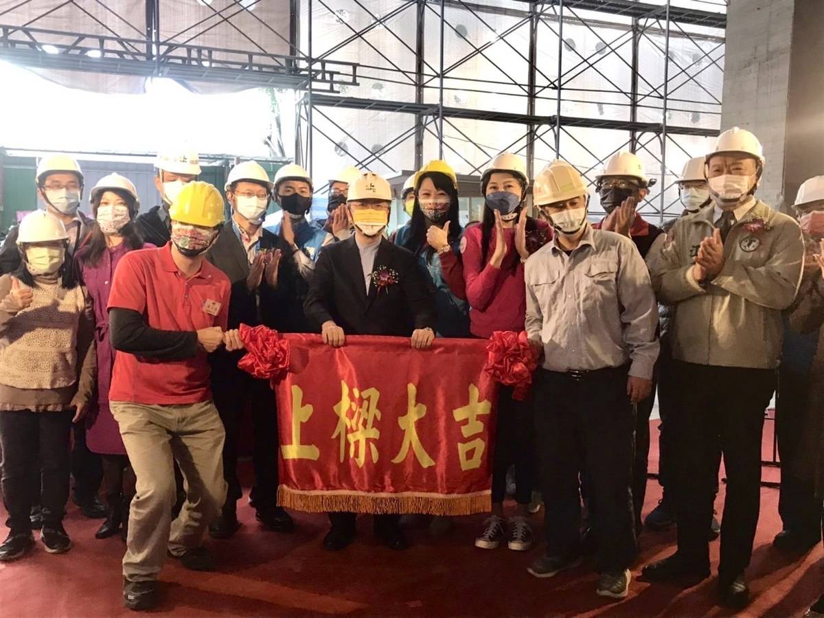 內湖國小舉辦孝悌樓新建工程接續工程上樑典禮