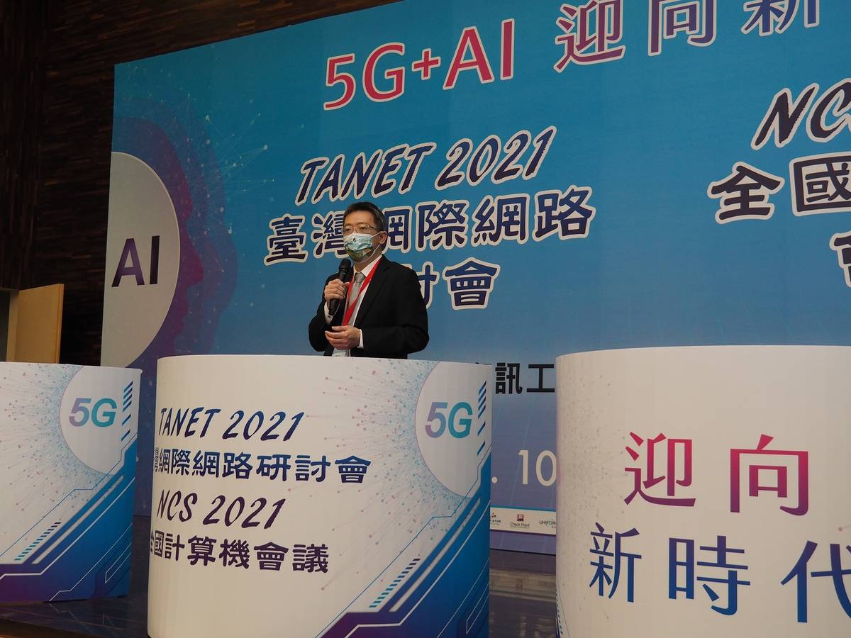 2021年臺灣網際網路研討會暨全國計算機會議，資科司郭伯臣司長致詞 (教育部提供)