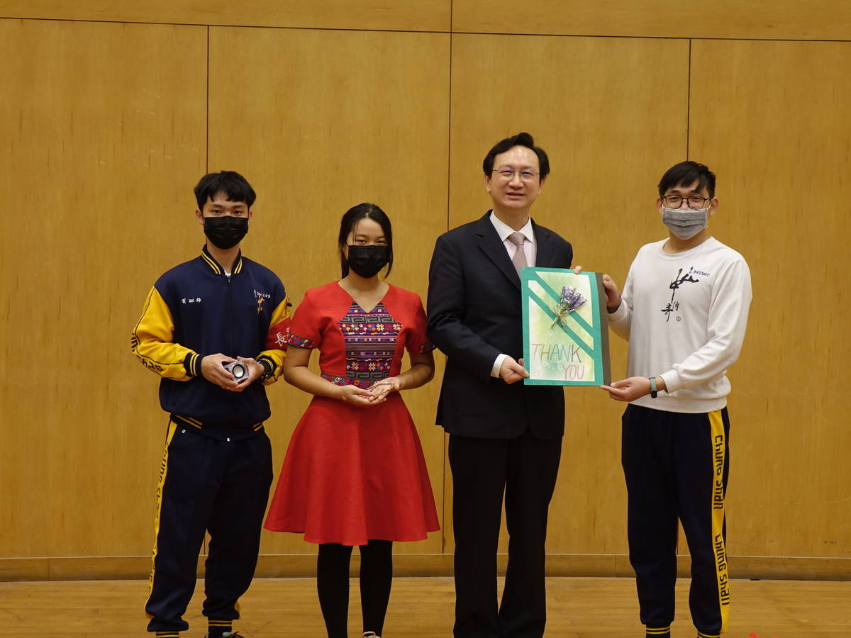 僑委會童振源委員長訪視中山建教班 肯定提昇僑生競爭力