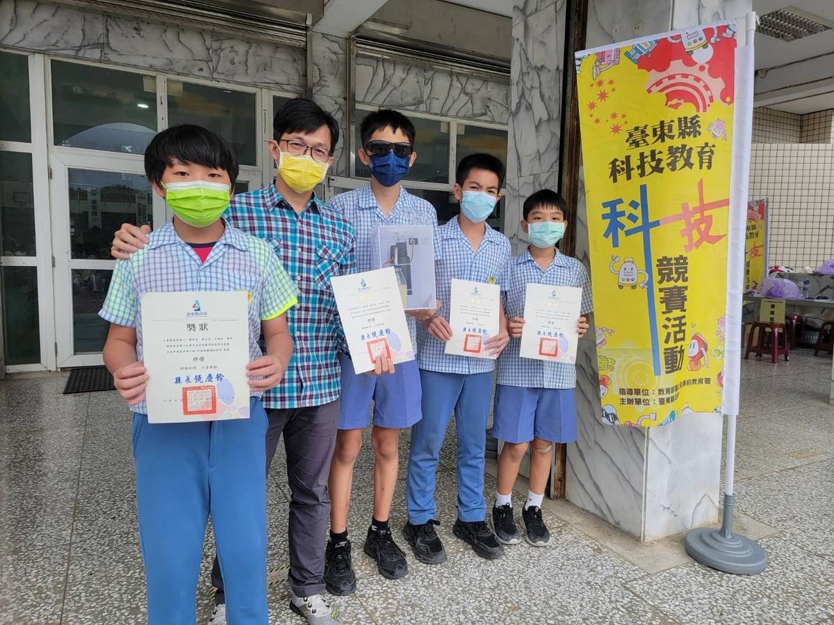 東海國小師生設計「智慧提醒捕蚊陷阱」，在今年度臺東縣青少年發明科技競賽中獲得特優，將進軍全國賽。