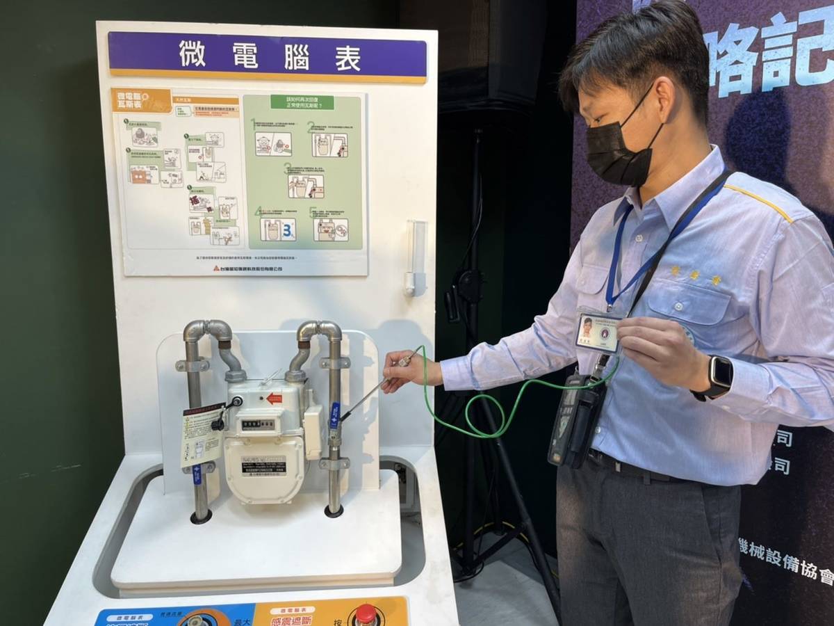 微電腦瓦斯表可以自動偵測漏氣及瓦斯流量大幅增加、超時等異常狀況，自動執行緊急遮斷功能