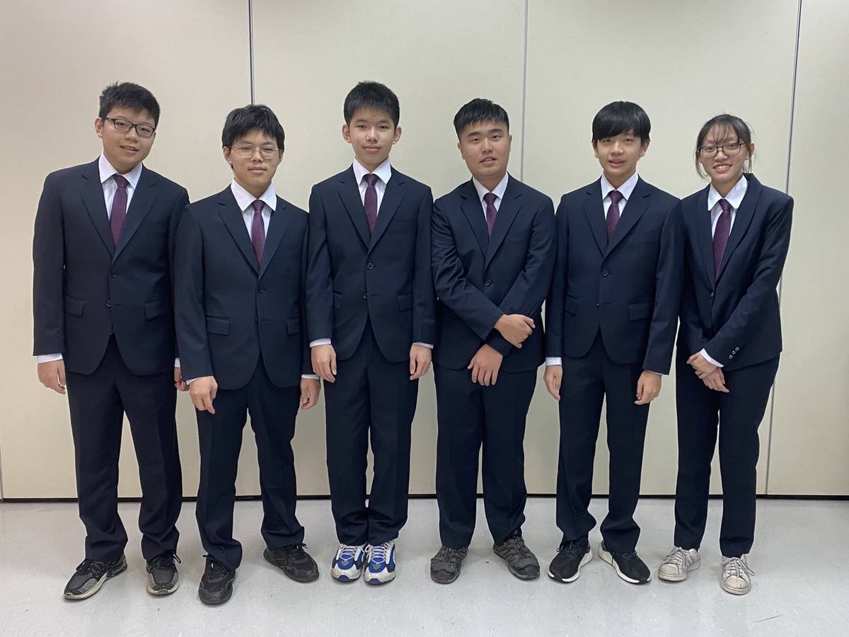 2021國中科奧國手-(左起)戎慶一、許孟哲、陳柏凱、張丞漢、林軒名、蔡依珊