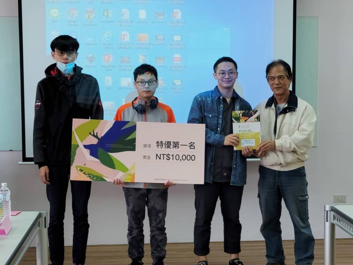 臺東初鹿國小迎接百年校慶，邀請臺東大學數媒系協助設計新視覺識別系統，最終由黃琮舜等3位學生的作品脫穎而出。