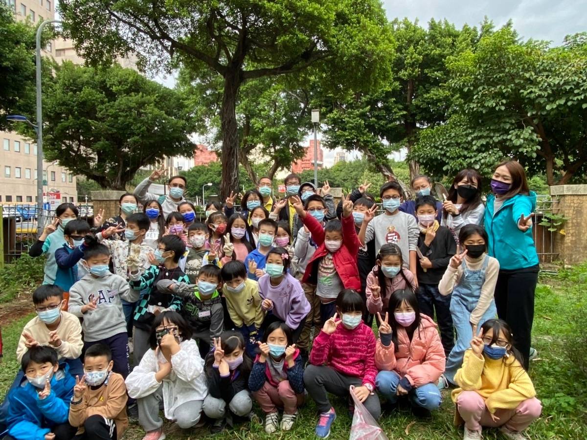北市南門國小攜手慈心教育基金會，讓師生體驗種樹