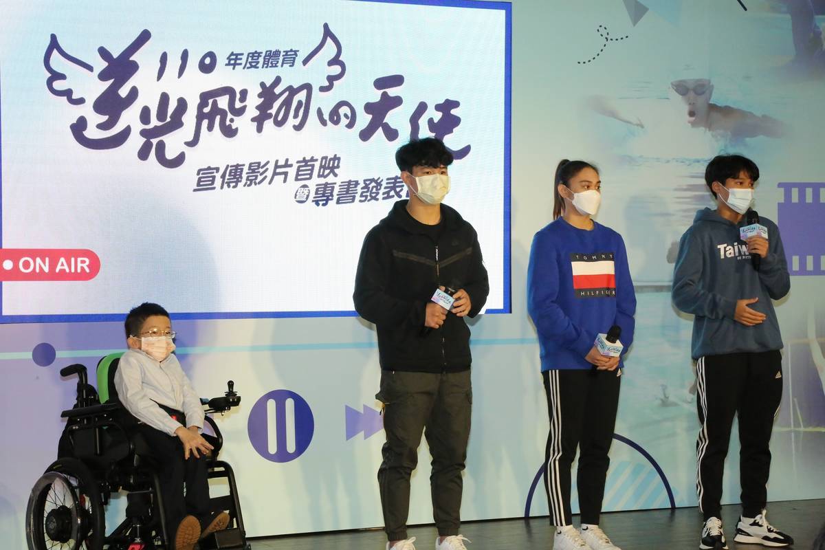 110年體育逆光飛翔天使宣傳影片主角，(左起依序為游泳孫翊倫、柔道林崇佑、空手道胡鑫、足球林欣卉)。(體育署提供)