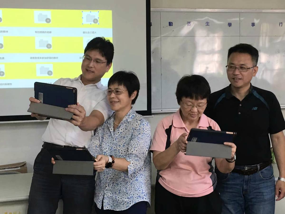 新北校長科技領導社群iPad影片拍攝課程暨在學校特色課程的應用研習(左一為蔡明貴校長)