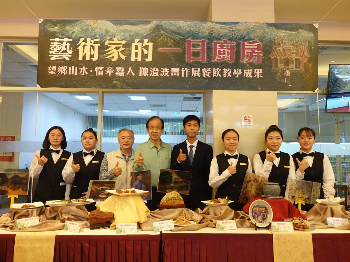 左起為陳玟妤 王心怡 毛文珍文教秘書 林昭億校長 許耕閩 吳紀璇 莊鎌瑛 李薏柔 