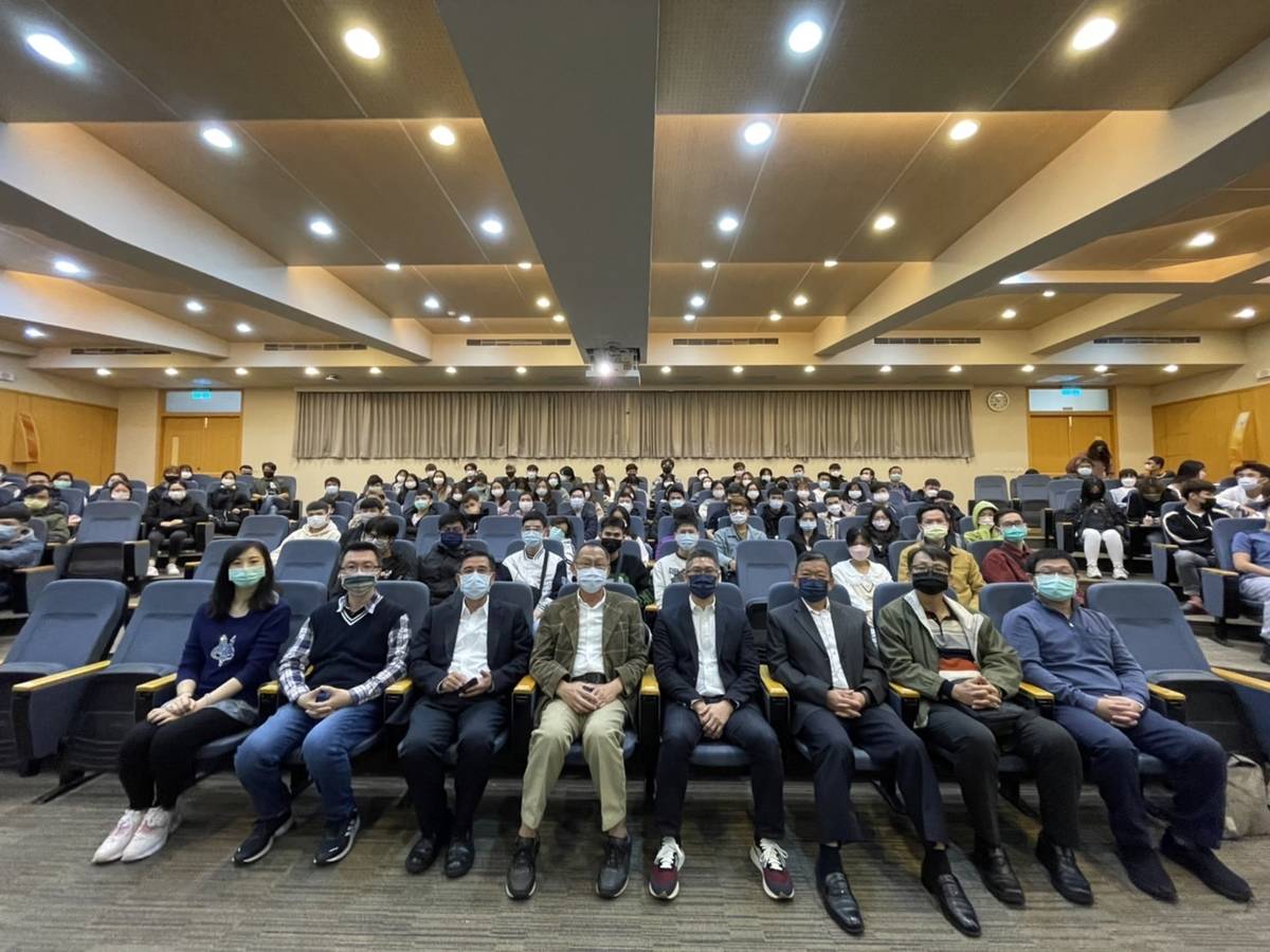 留住優秀僑外生 南服中心舉辦工作許可說明會