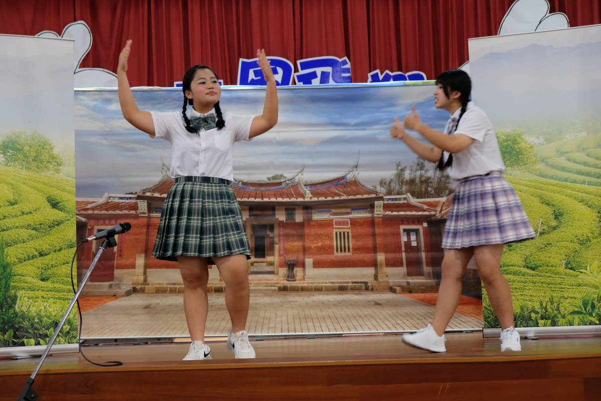 瑞原國中葉子儀和葉珊汝同學練習客語口說藝術，內容結合唐詩、山歌以及客家文化等內容，相當有趣。