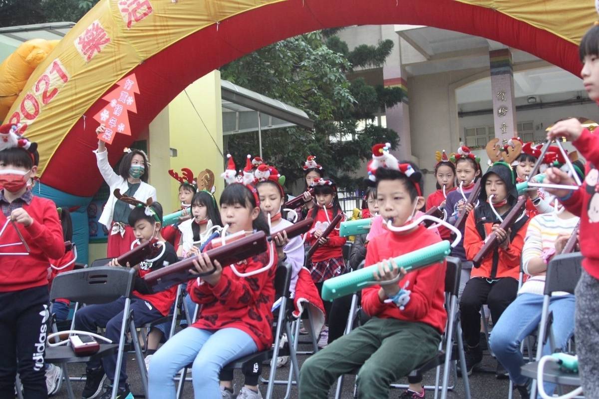 大橋國小節奏樂團以音樂演出募集善款，幫助弱勢家庭兒童