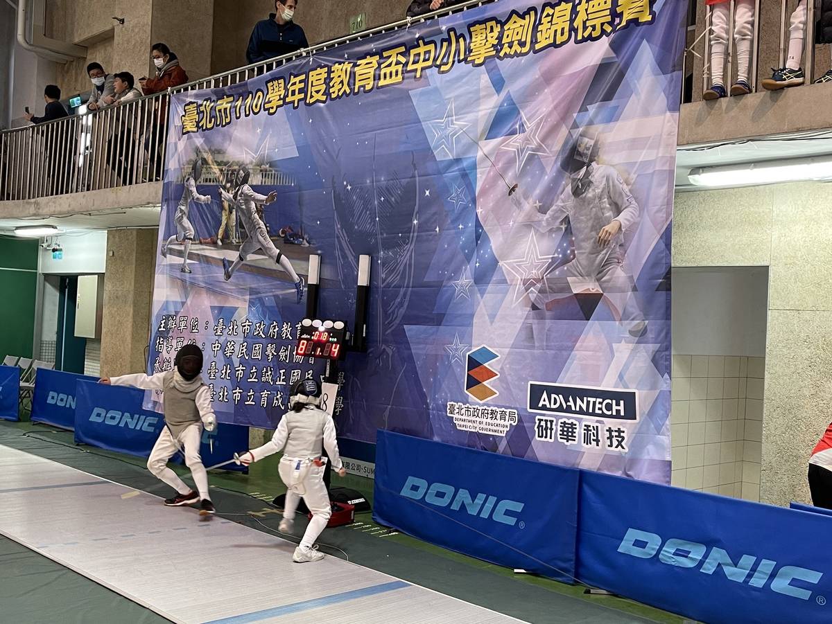 擊劍運動於1896年奧林匹克運動會即列為正式比賽項目，百年來從未間斷