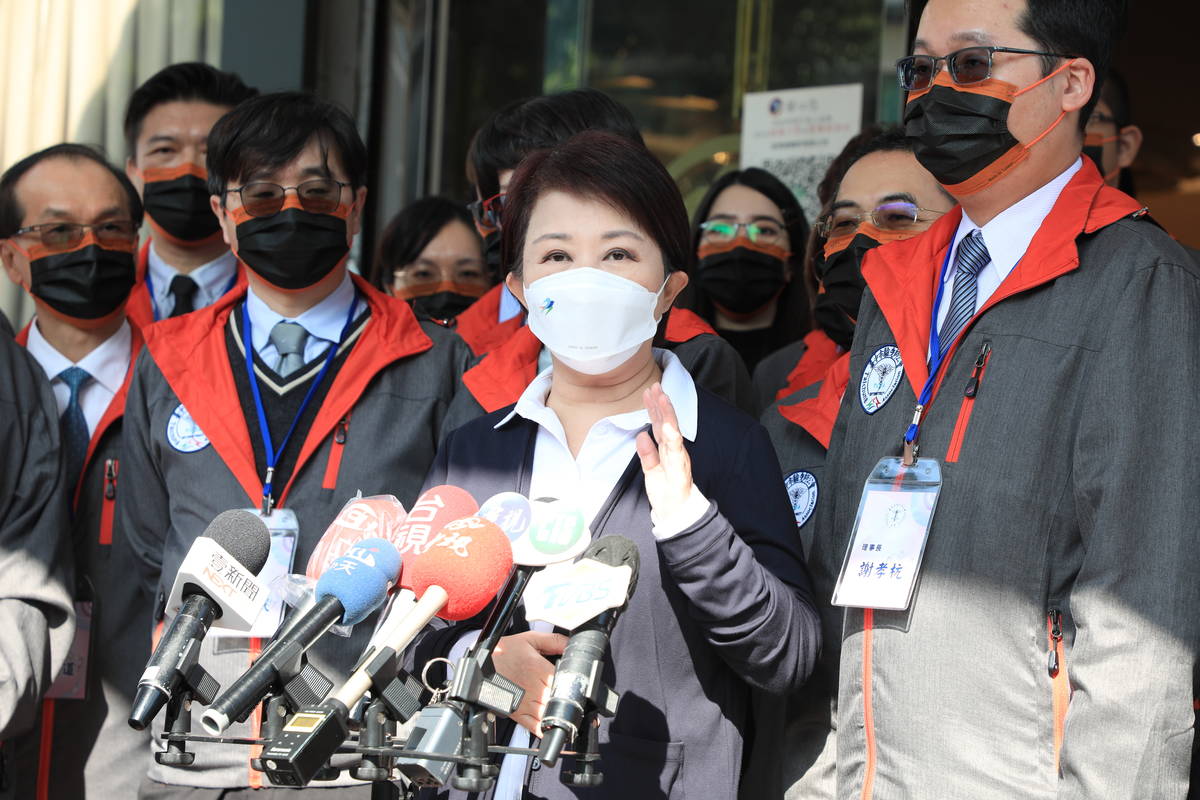 臺中市長盧秀燕宣佈重啟快打站分流施打疫苗
