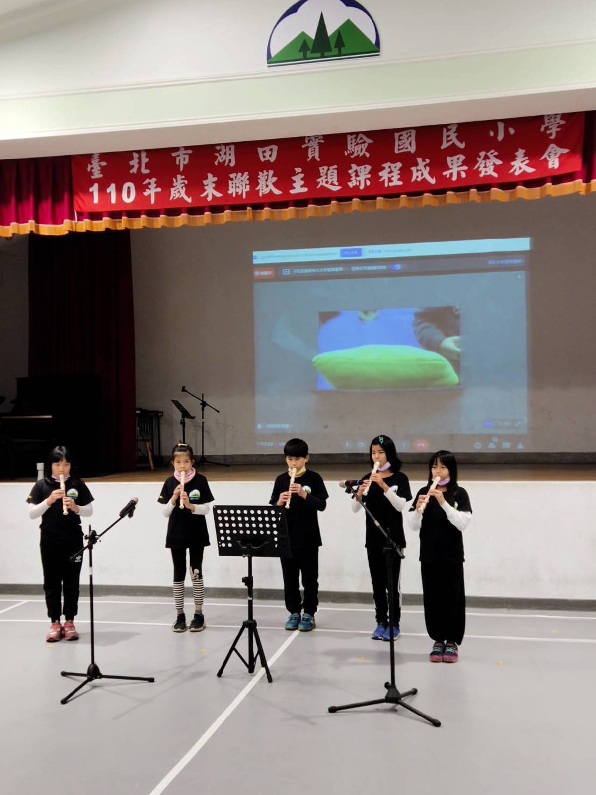 四年級異地共演的「直笛動畫魔法公主」，結合布偶演出，更是驚艷全場