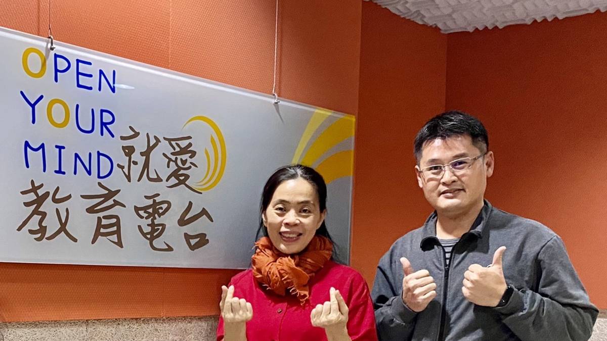 彰化縣私立達德高級商工職業學校長許維純（左）、老師許世宗（右）