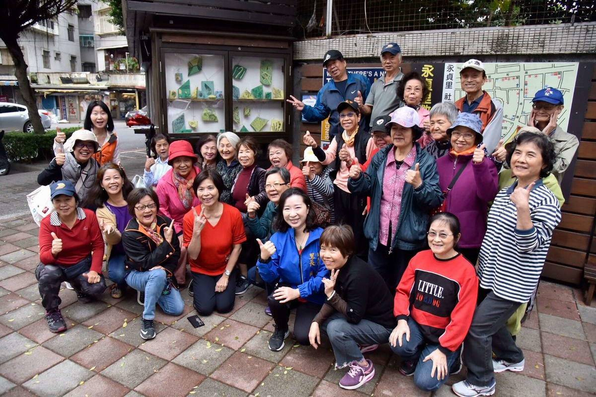 永和社大小旅行帶民眾認識社區居民共同打造的木作小公園、社區美術館等驚喜空間