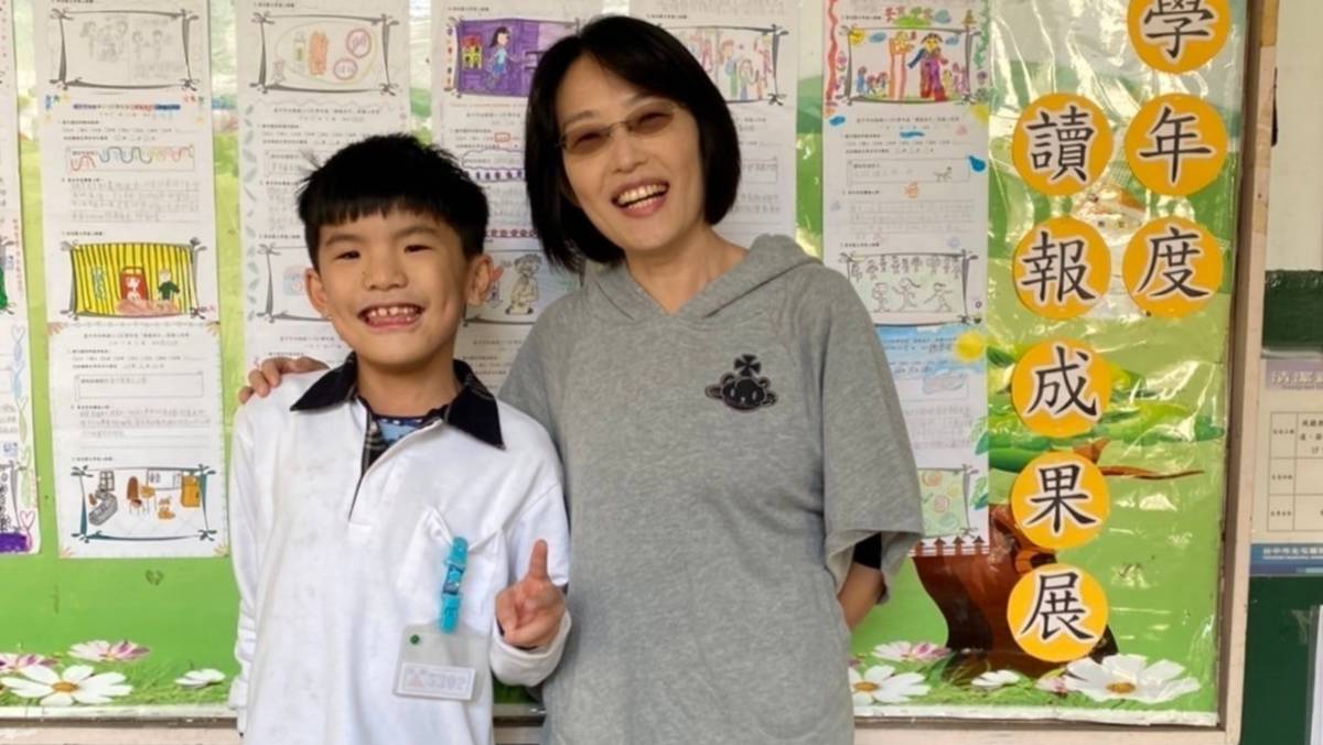 四維國小學生楊甯宇以《世界的孩子上學去》獲得特優（圖源：臺中市教育局）