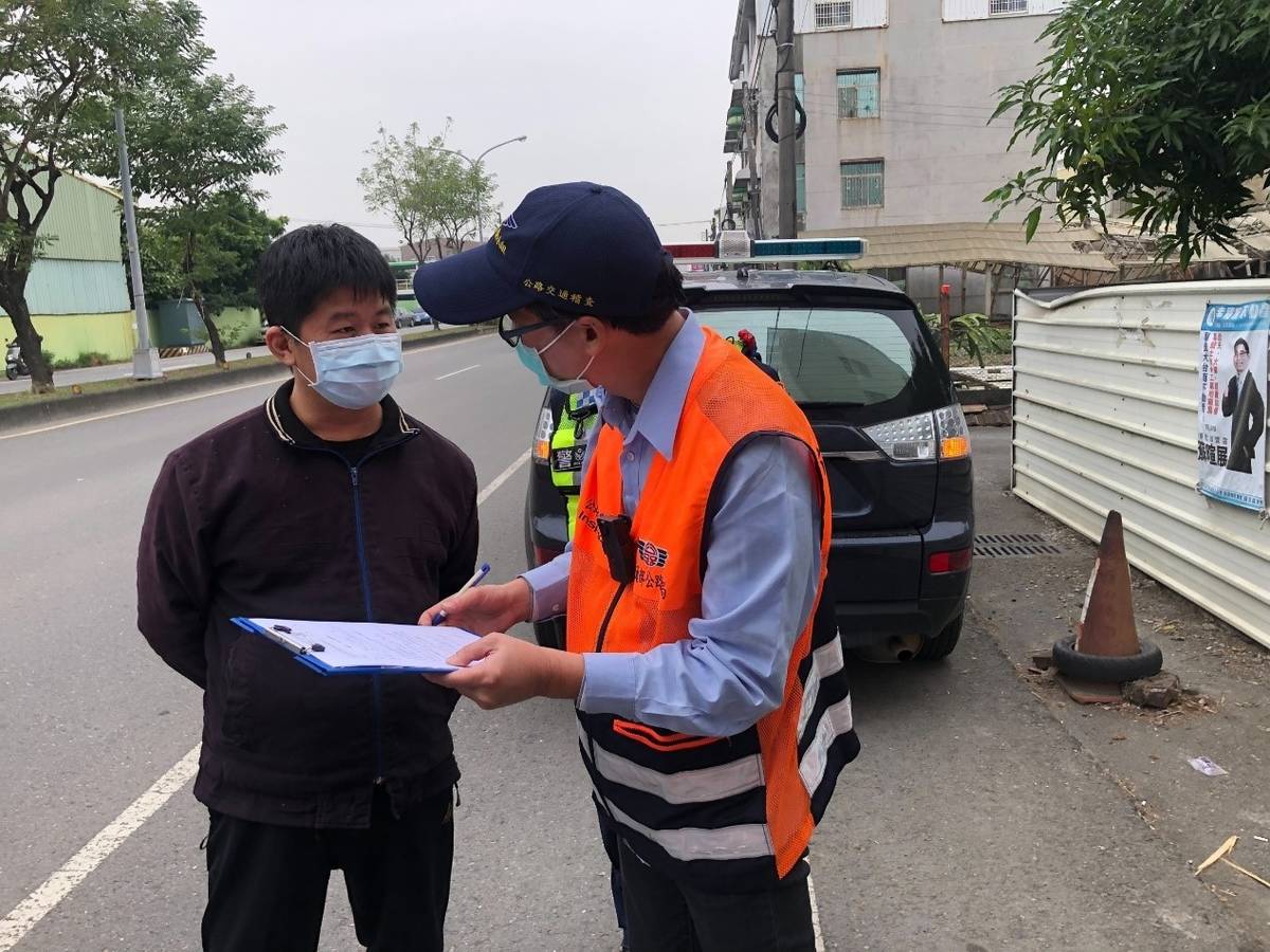 麻豆監理站查獲非法汽車貨運業者 祭出80萬重罰