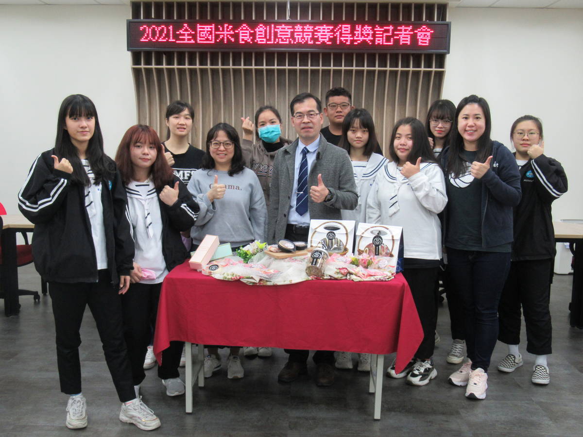 蘇澳海事學生參加「2021非米不可全國創意米食競賽」共有4組隊伍從決賽的44組隊伍中脫穎而出，榮獲最佳創意獎、評審特別獎和全家特別獎。