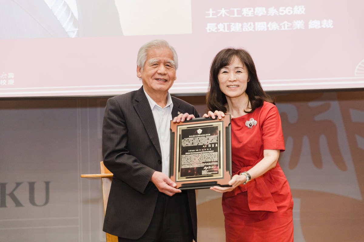 長虹集團李文造總裁為成大108年傑出校友
