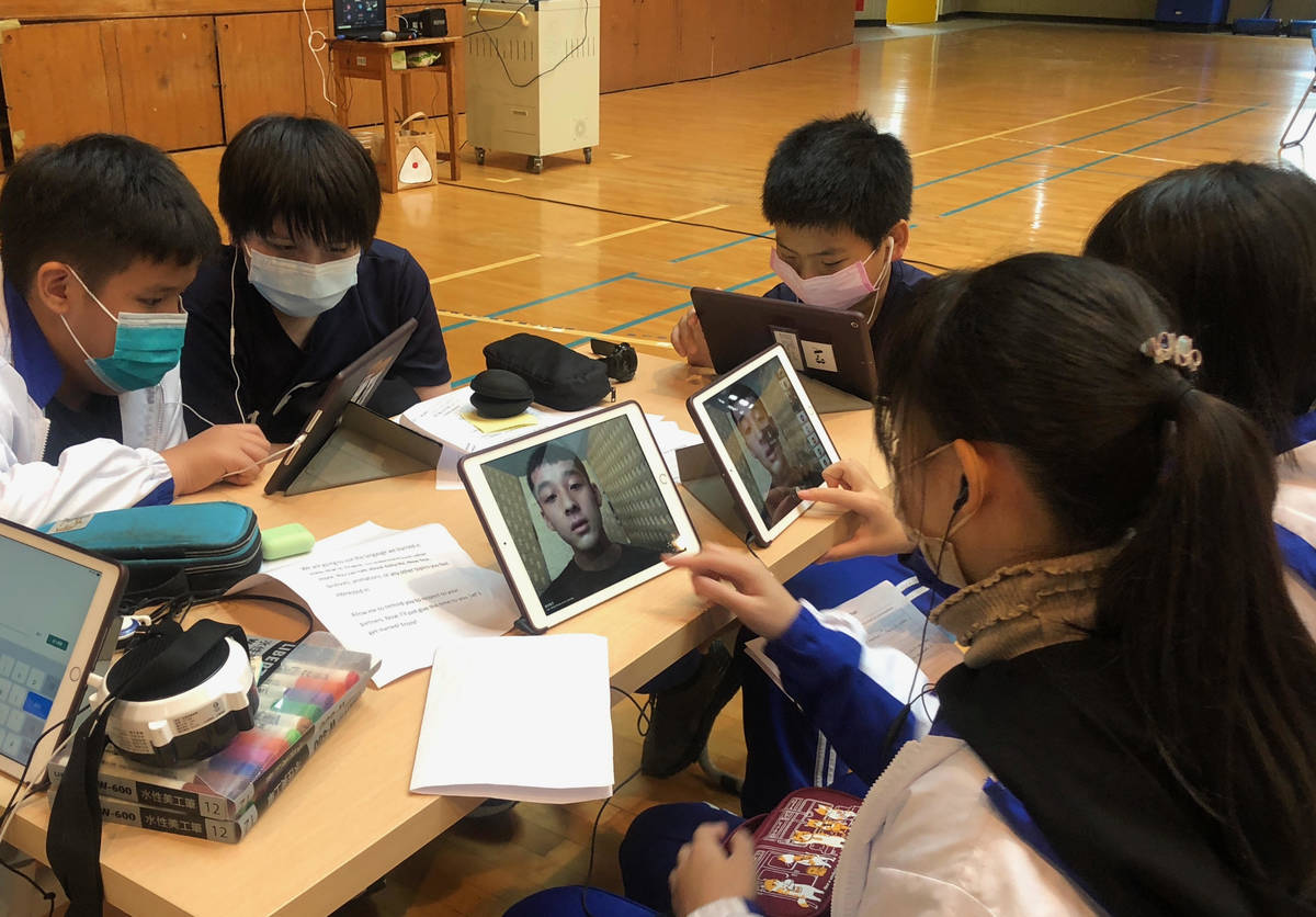 北市濱江實中的學生與大阪池田中學進行視訊交流