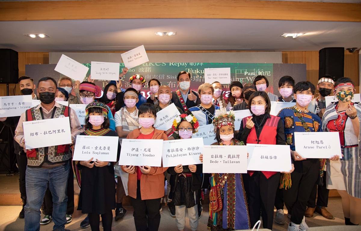 O ngangan no niyah自己的名字：臺灣原住民族傳統命名文化特展」開展記者會大合影(原民會提供)