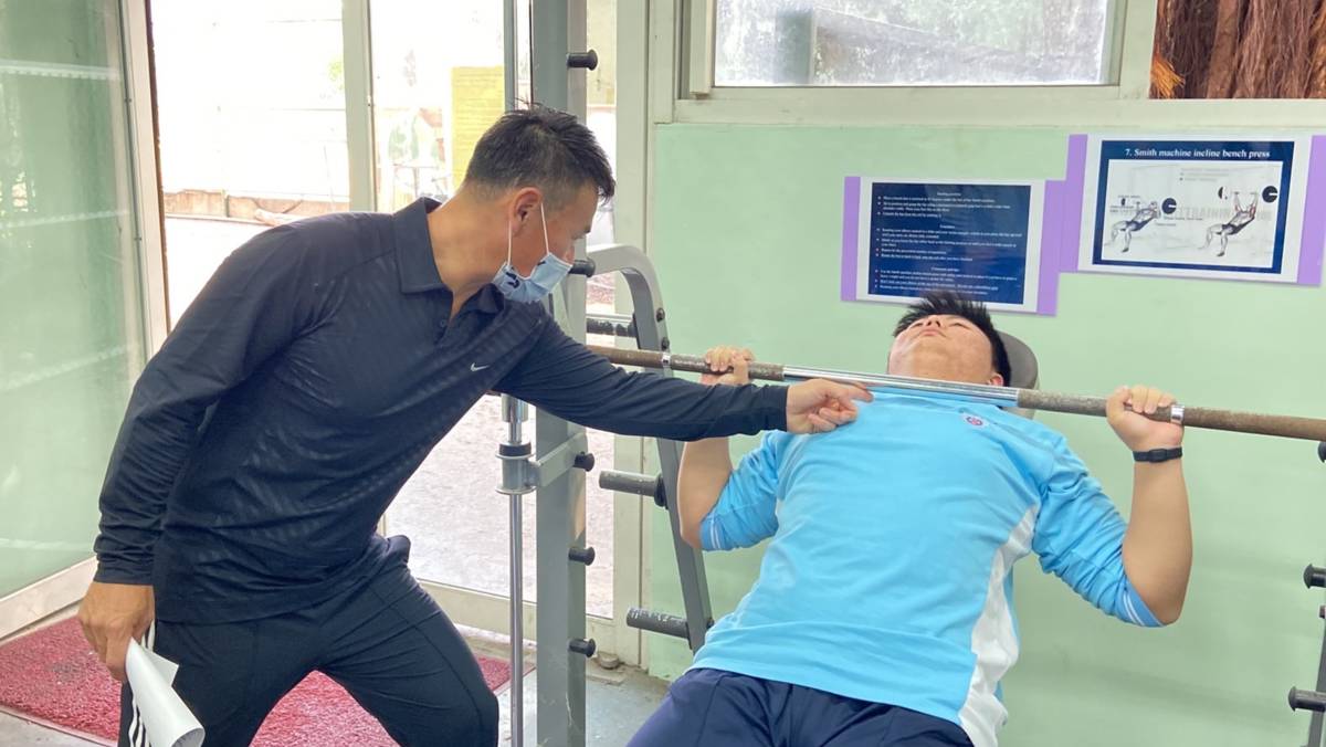 重量訓練採雙語模式進行