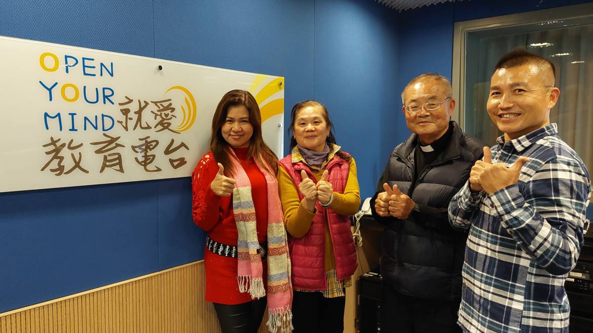 豐原天主堂主任司鐸鄭文宏蒙席、豐原堂教友傳教協進會劉召娘會長與麥玉珍理事長、常罡合影