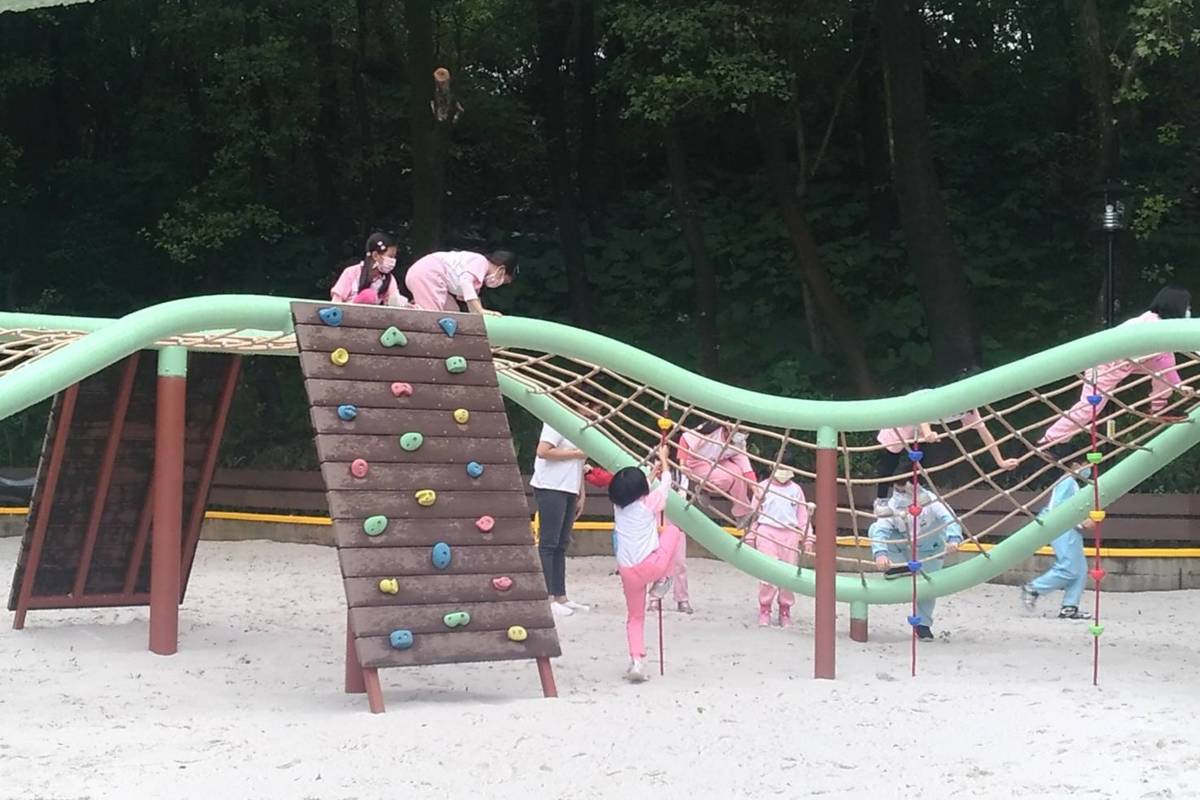 辭修公園有新北最大的環狀攀爬網