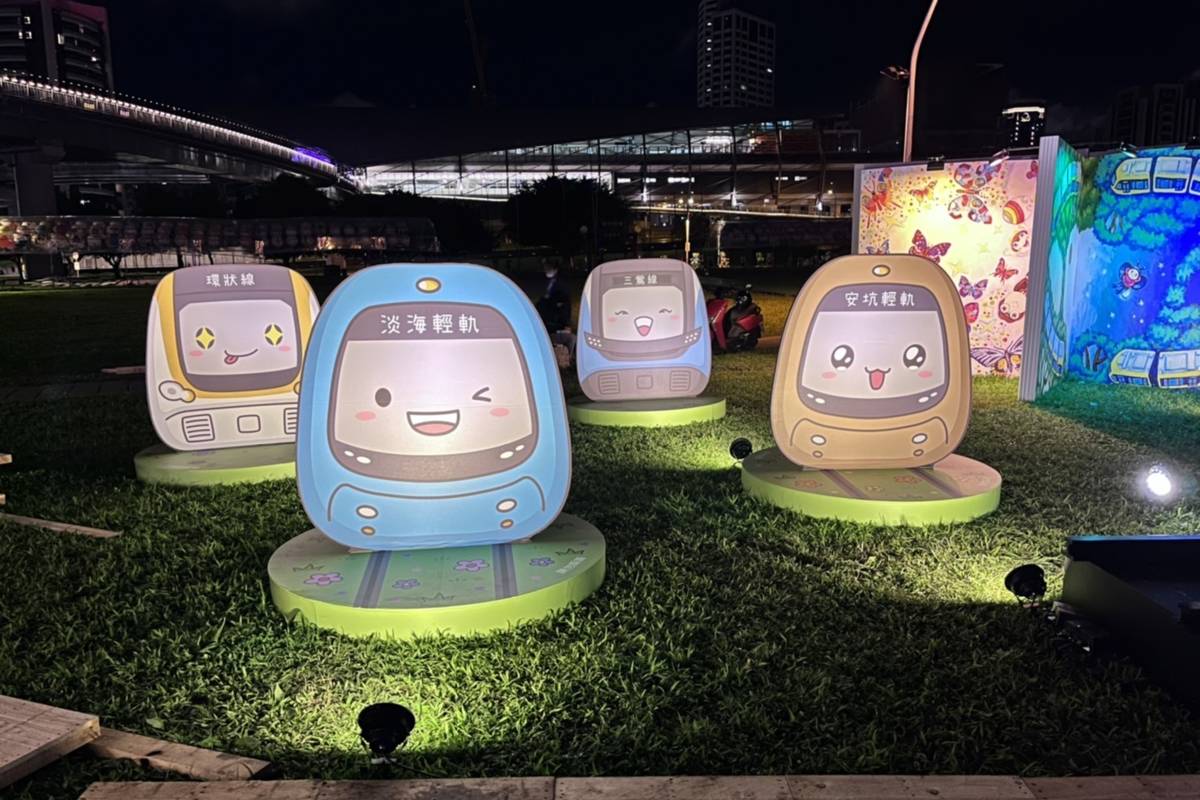 Q版捷運輕軌列車網美牆