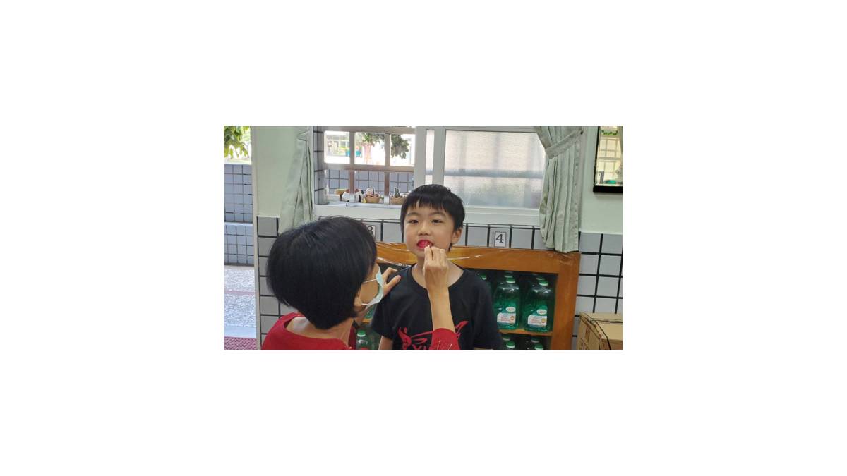 彰化縣和美鎮培英國小-109學年度「口腔保健」優等-物質環境_教導學生使用牙菌斑顯示劑