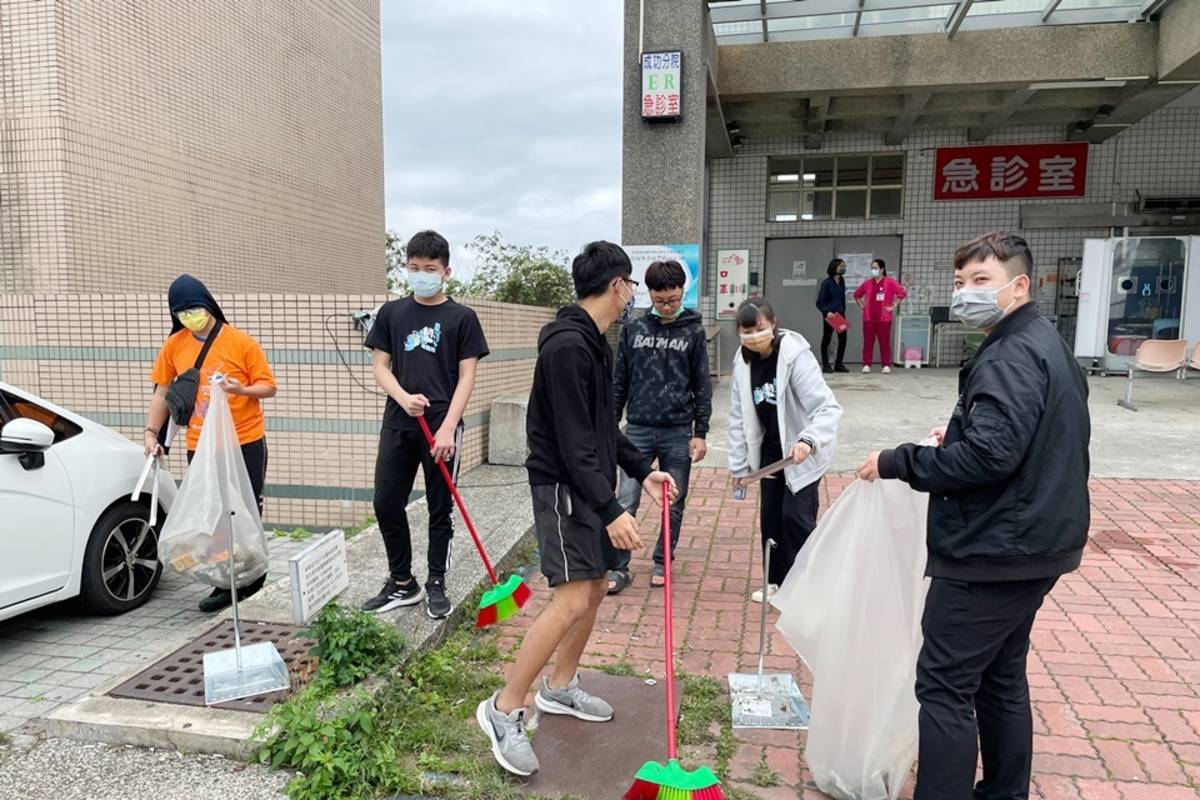 成功商水辦理自主志工服務活動，以實際行動關懷在地弱勢族群和獨居老人，並藉由空拍機視角了解家鄉之美。