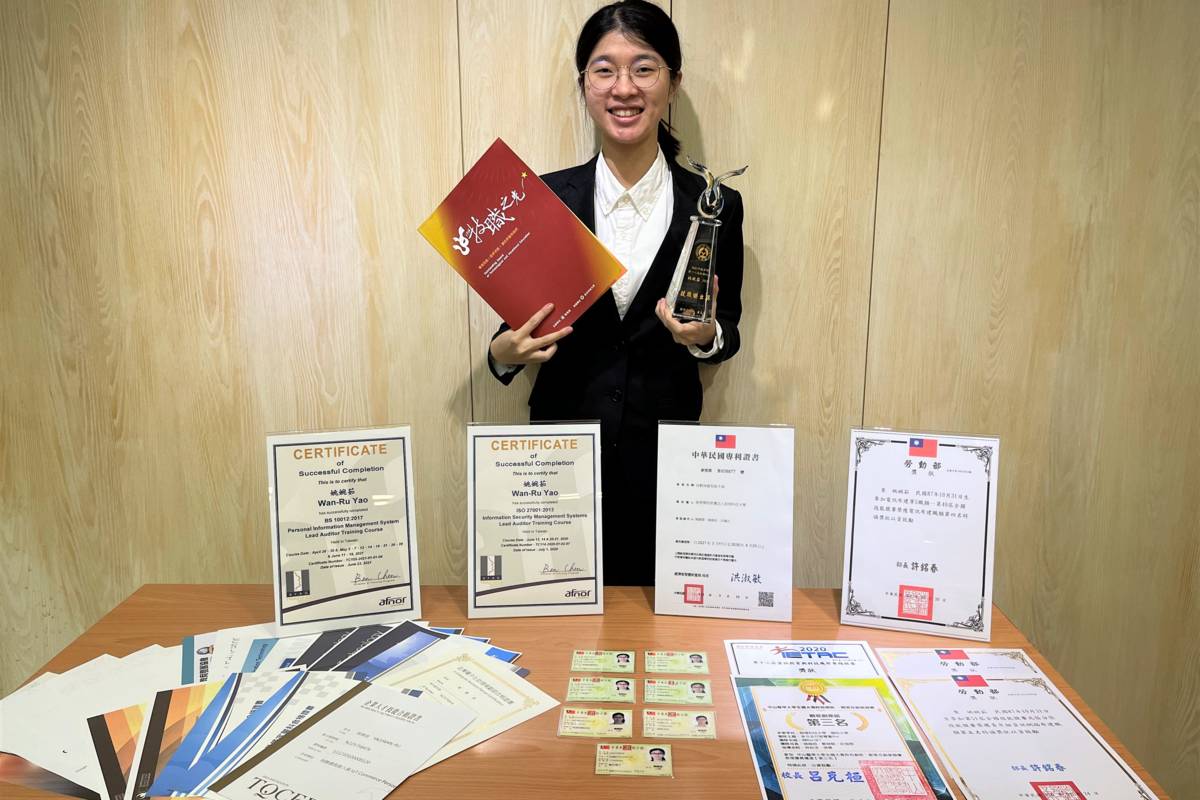 正攻讀碩士班的證照達人姚婉茹已考取29張國內及國際證照