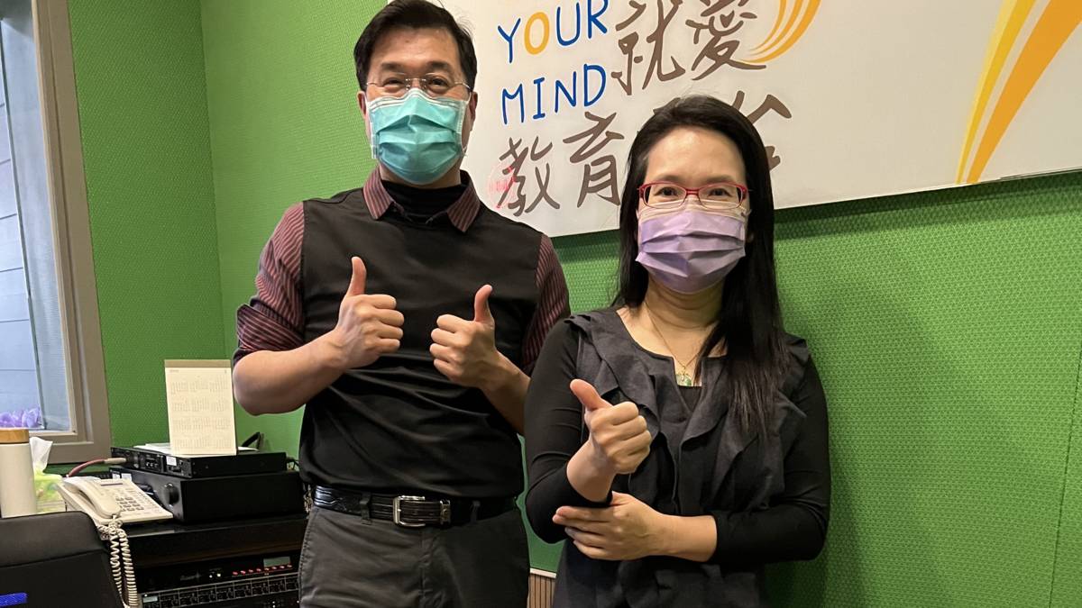  四育國中紀正良主任.施佩汝老師